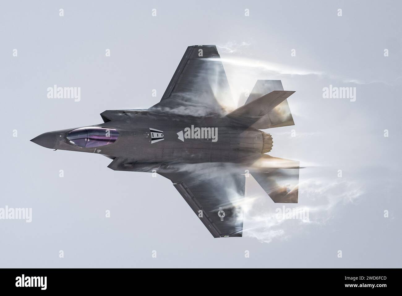 11 gennaio 2024 - Hill Air Force base, Utah, USA - Un F-35A Lightning II dell'aeronautica statunitense assegnato al F-35A Lightning II Demonstration Team esegue uno spettacolo di pratica aerea presso Hill Air Force base, Utah, a gennaio. 11, 2023. L'F-35 Demo Team esegue regolarmente voli di prova per mantenere le certificazioni di volo e per mantenere e mantenere le proprie missioni e gli standard di reclutamento dell'Air Force. (Foto di Kaitlyn Ergish) (immagine di credito: © U.S. Air Force/ZUMA Press Wire) SOLO USO EDITORIALE! Non per USO commerciale! Foto Stock