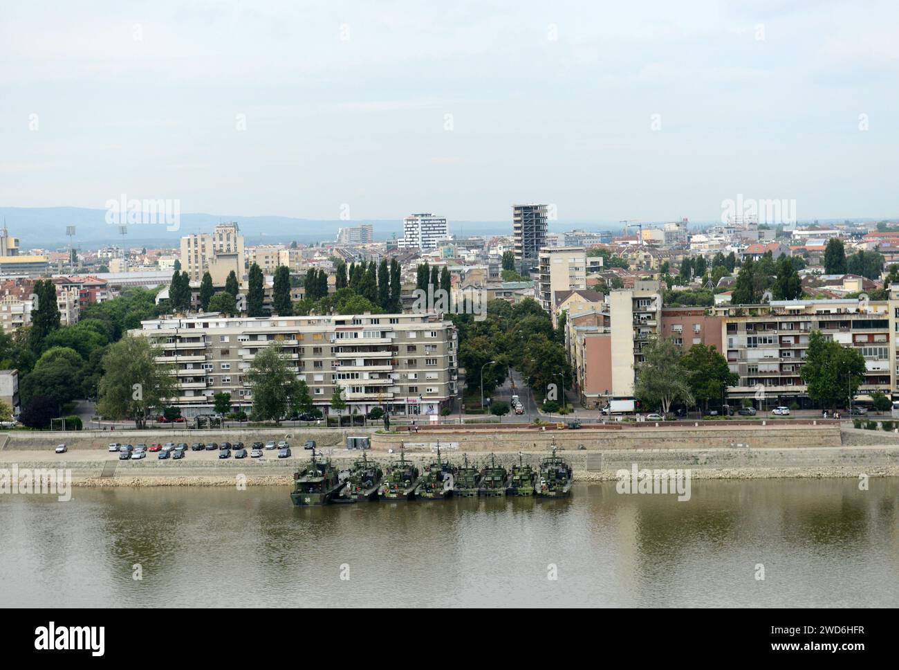 Vista sul fiume Danubio e sulla città vecchia di Novi Sad, Serbia. Foto Stock