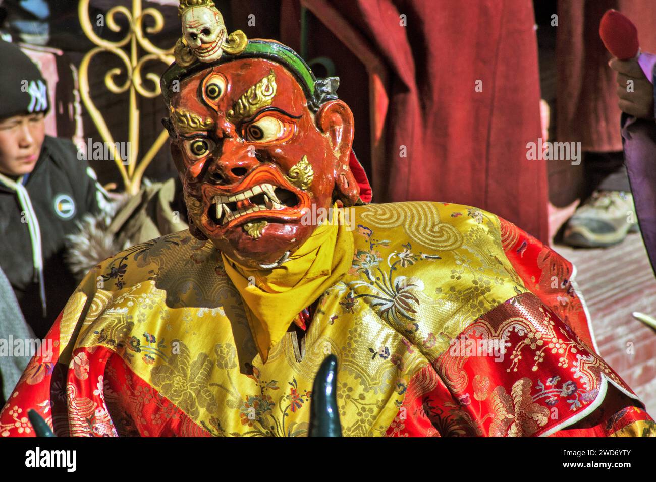 Danza della maschera buddista Lama, Festival di Gustor, Pethup Gompa, Monastero di Spituk, Leh, Ladakh, Kashmir, India, Asia Foto Stock