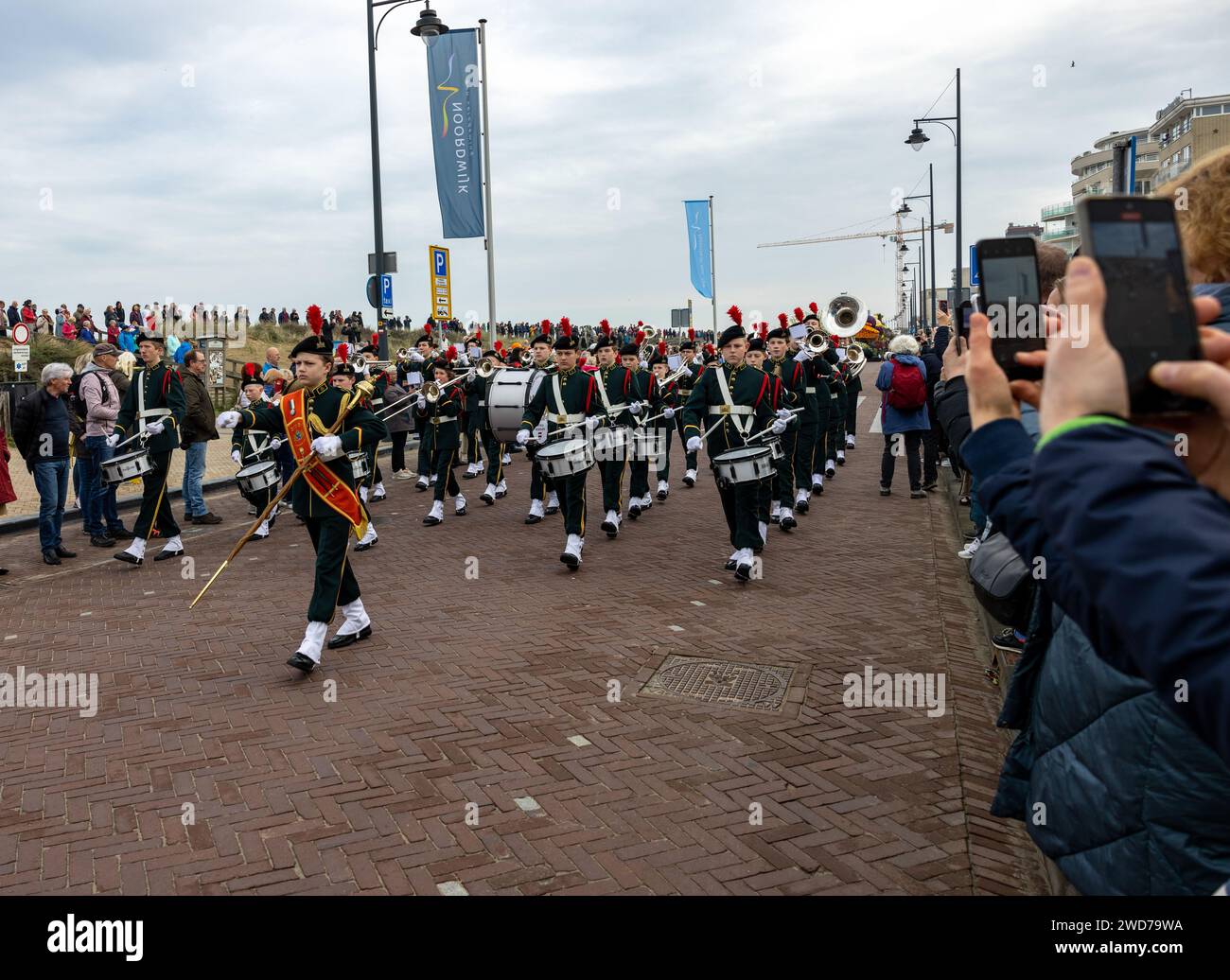 Noordwijk, Paesi Bassi - 22 aprile 2023: I fiori tradizionali sfilano Bloemencor da Noordwijk a Haarlem nei Paesi Bassi. Foto Stock