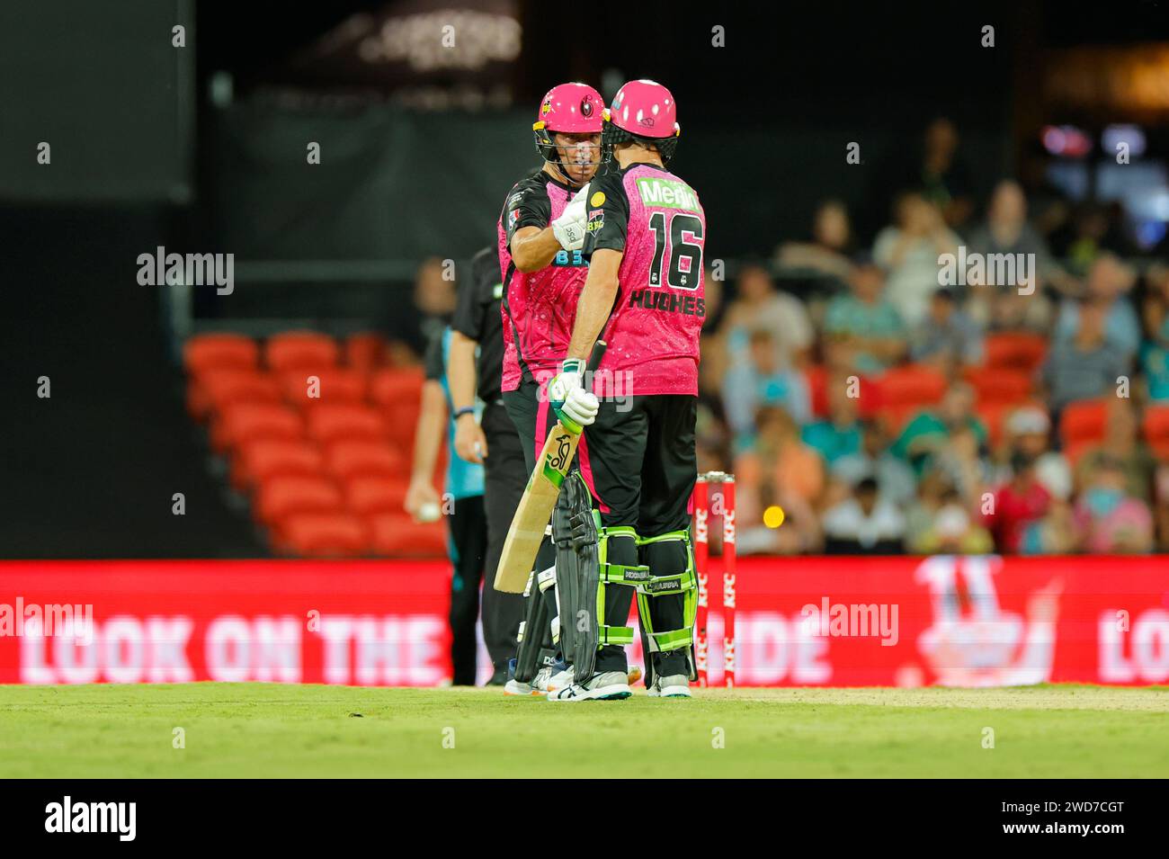 Gold Coast, Australia. 19 gennaio 2024. Moises Henriques (Sydney) raggiunge i 50 non fuori durante la partita della Big Bash League tra Brisbane Heat e Sydney Sixers all'Heritage Bank Stadium. Credito: Matthew Starling / Alamy Live News Foto Stock