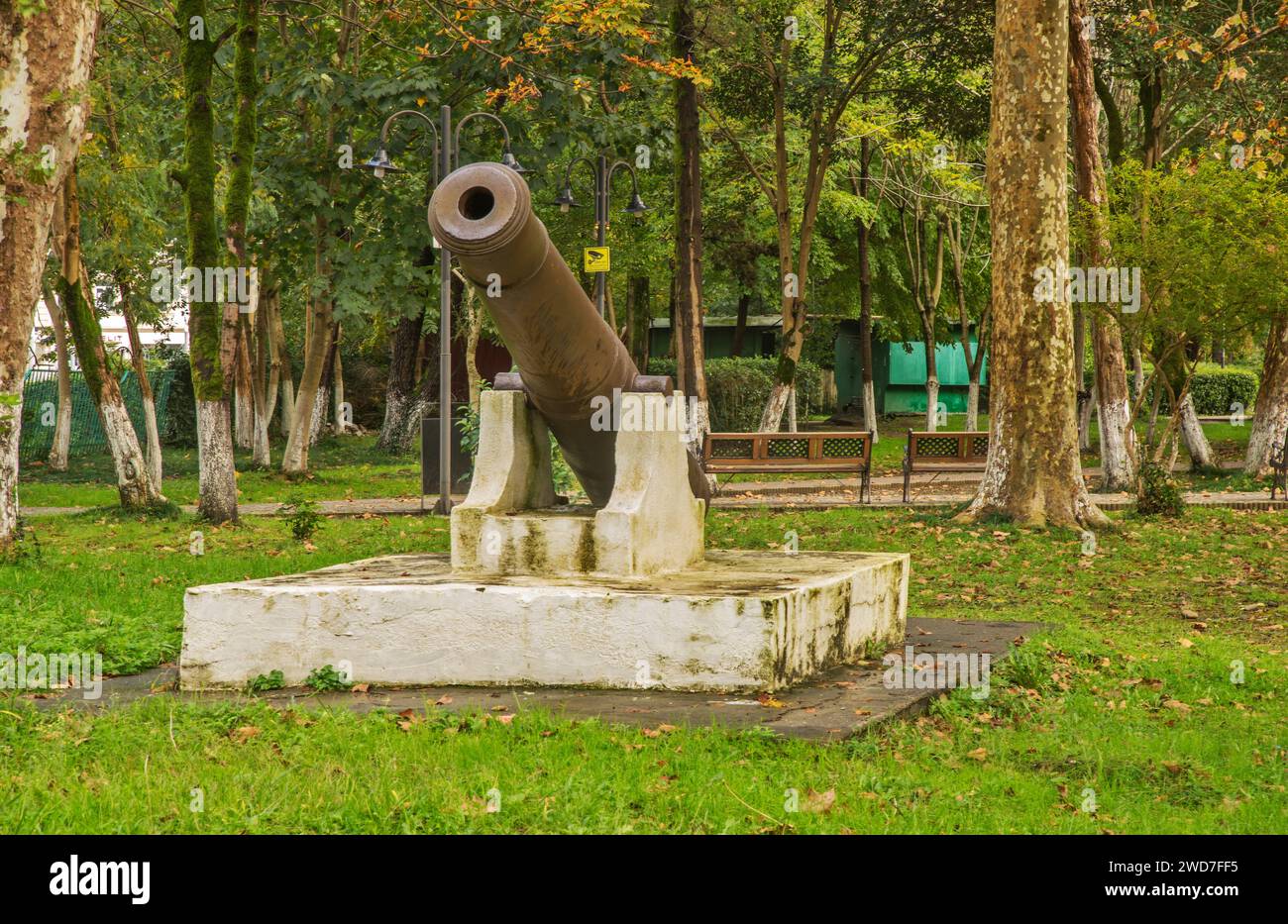 Cannone al Central Park di Poti. Georgia Foto Stock