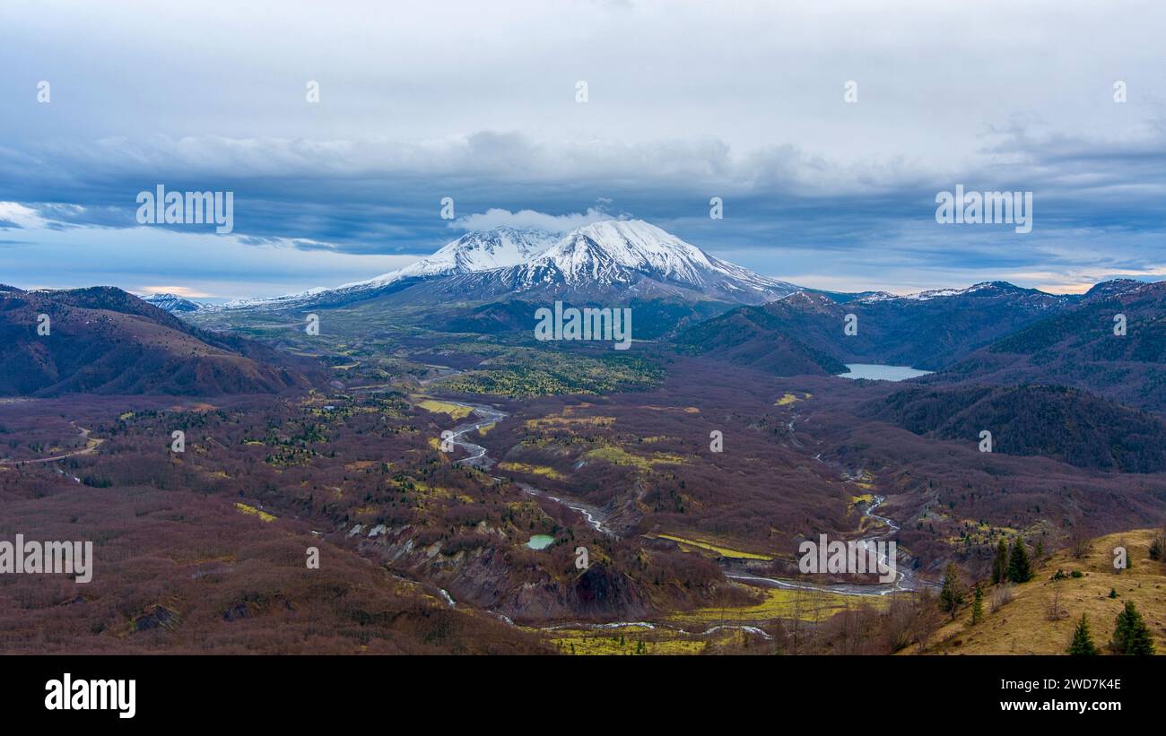 Monte Sant'Elena al crepuscolo di dicembre Foto Stock