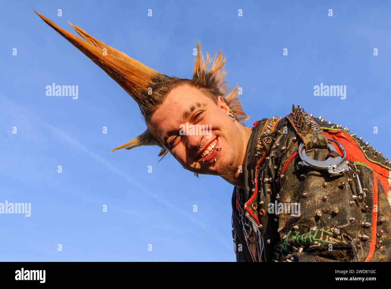 Ritratto di un punk con capelli mohicani al Camden Market, Londra, Regno Unito Foto Stock