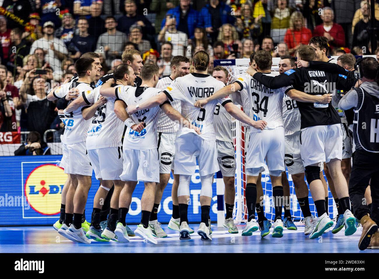 I giocatori tedeschi festeggiano il 18 gennaio 2024 alla LanxessArena