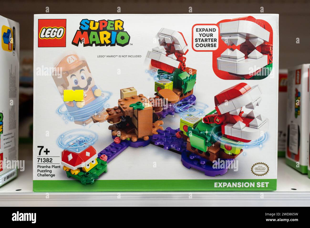 LEGO Super Mario in mostra sullo scaffale del negozio di giocattoli. Minsk, Bielorussia - 19 gennaio 2024 Foto Stock