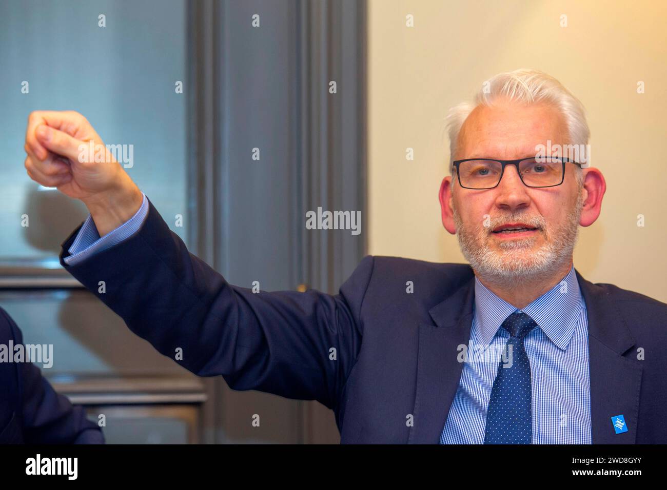 Der Vorstandsvorsitzende des Energiehandelsunternehmens Uniper, Michael Lewis, während eines Vortrages in Düsseldorf NRW . Michael Lewis *** CEO della società di commercio di energia Uniper, Michael Lewis, durante una presentazione a Düsseldorf NRW Michael Lewis Foto Stock
