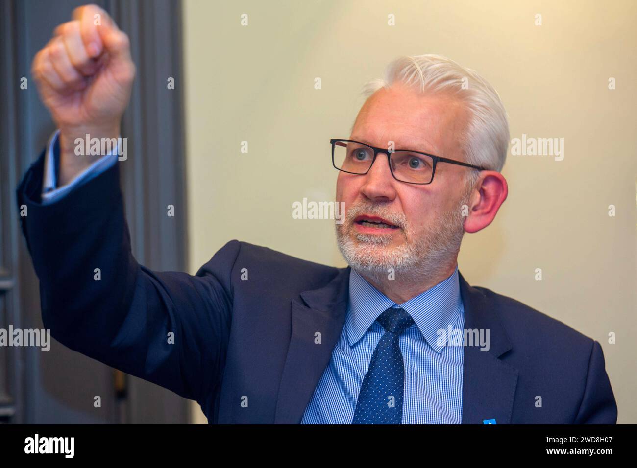 Der Vorstandsvorsitzende des Energiehandelsunternehmens Uniper, Michael Lewis, während eines Vortrages in Düsseldorf NRW . Michael Lewis *** CEO della società di commercio di energia Uniper, Michael Lewis, durante una presentazione a Düsseldorf NRW Michael Lewis Foto Stock