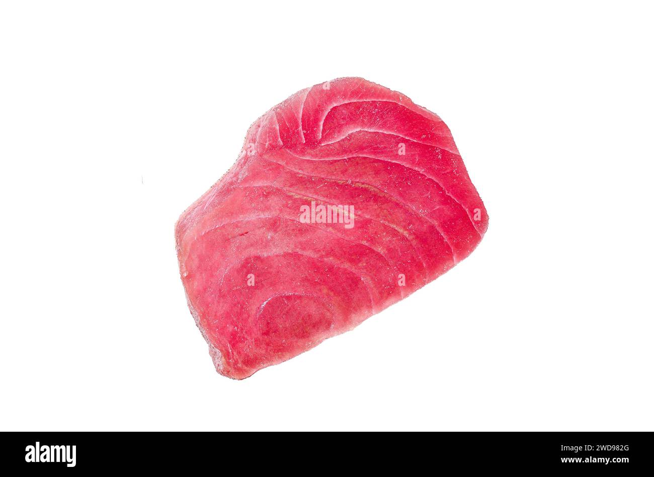 Due bistecche di tonno crudo isolate su sfondo bianco, vista dall'alto Foto Stock