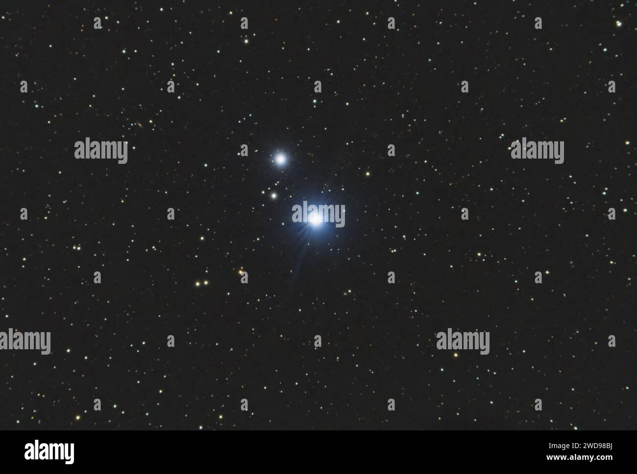 Mizar e Alcor a due stelle in Ursa Major, mappa stellare sfondo cielo notturno Foto Stock
