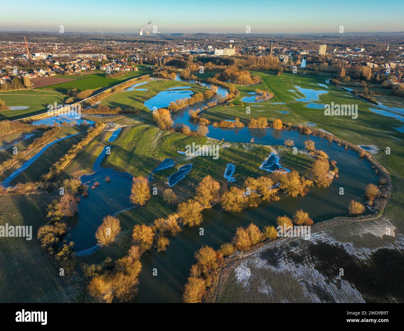 Lünen, Renania settentrionale-Vestfalia, Germania - inondazione sul Lippe, fiume nella regione della Ruhr, campi, aree agricole dei contadini vicino al wat Foto Stock