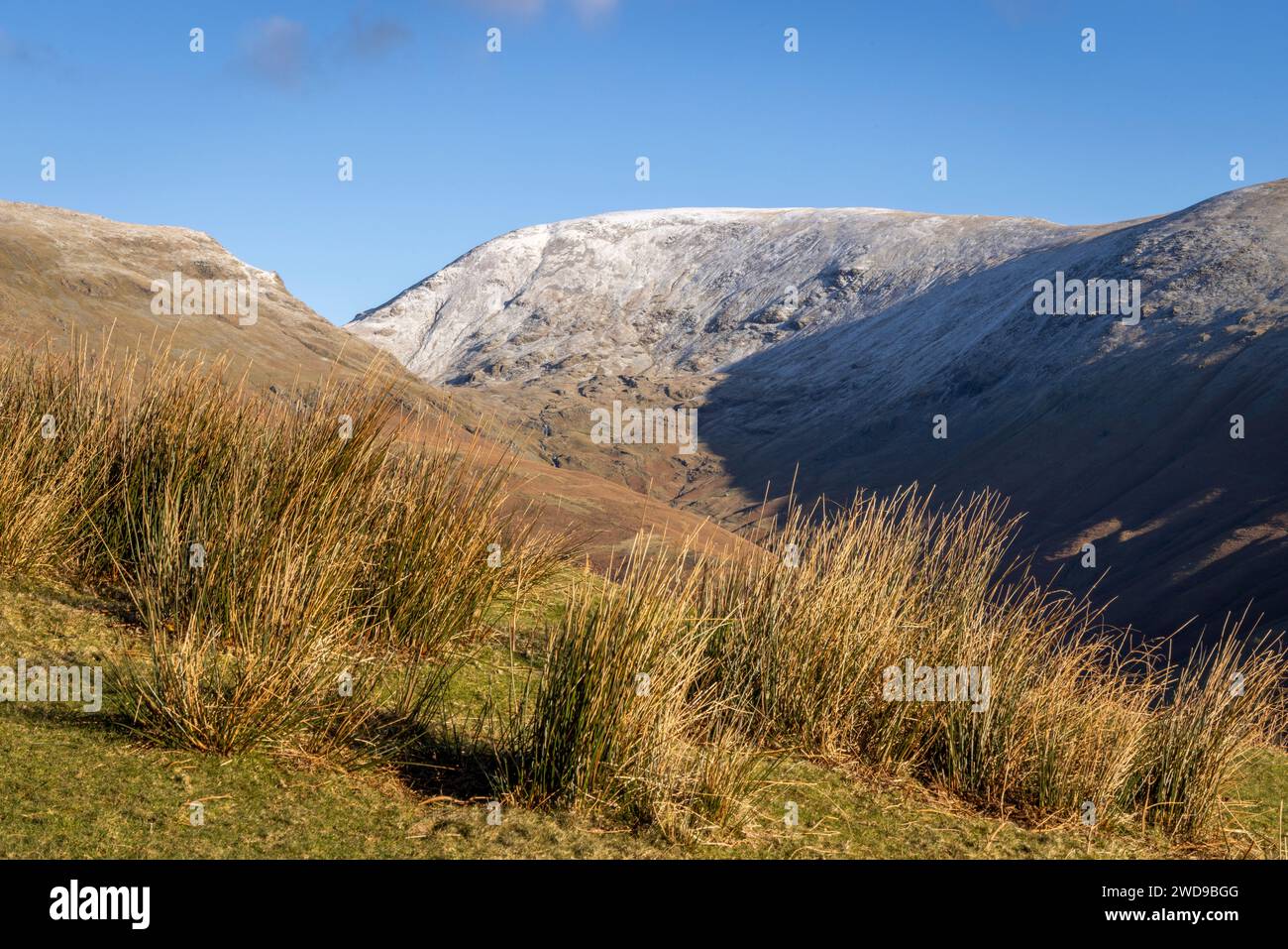 Vista di Fairfield da Helm Crag, Lake District, Cumbria, Inghilterra, Regno Unito, GB, Europa. Foto Stock