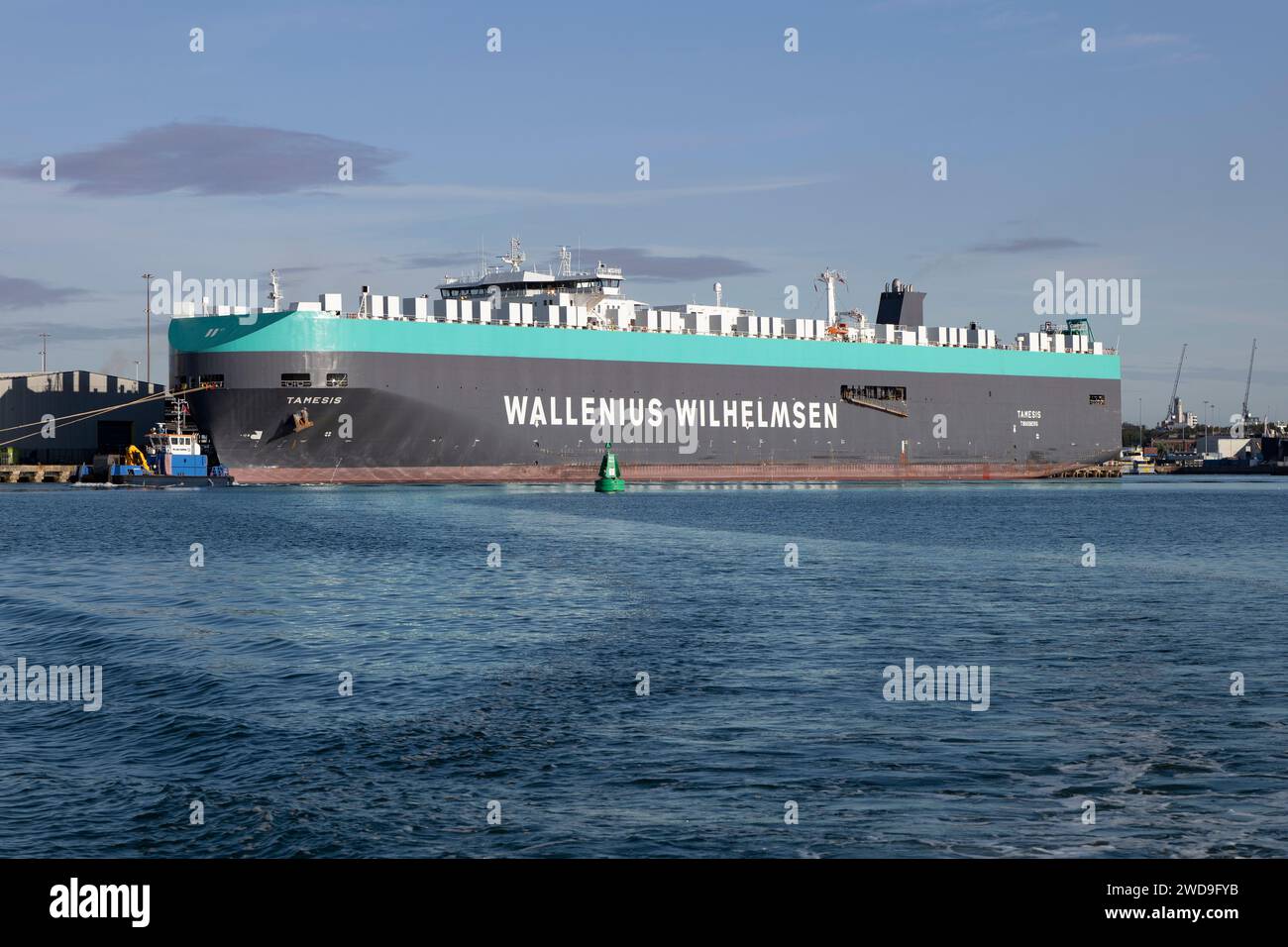 Tamesis un veicolo trasportatore Wallenius Wilhelmsen Roll On Roll Off (RoRo) ormeggiato a Southampton Water sulla costa meridionale dell'Inghilterra Foto Stock