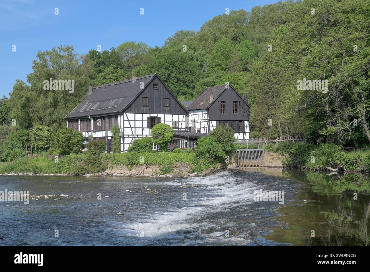 La storica casa di Grinding di nome Wipperkotten a Wipperaue presso il fiume Wupper, Bergisches Land, Renania settentrionale-Vestfalia, Germania Foto Stock