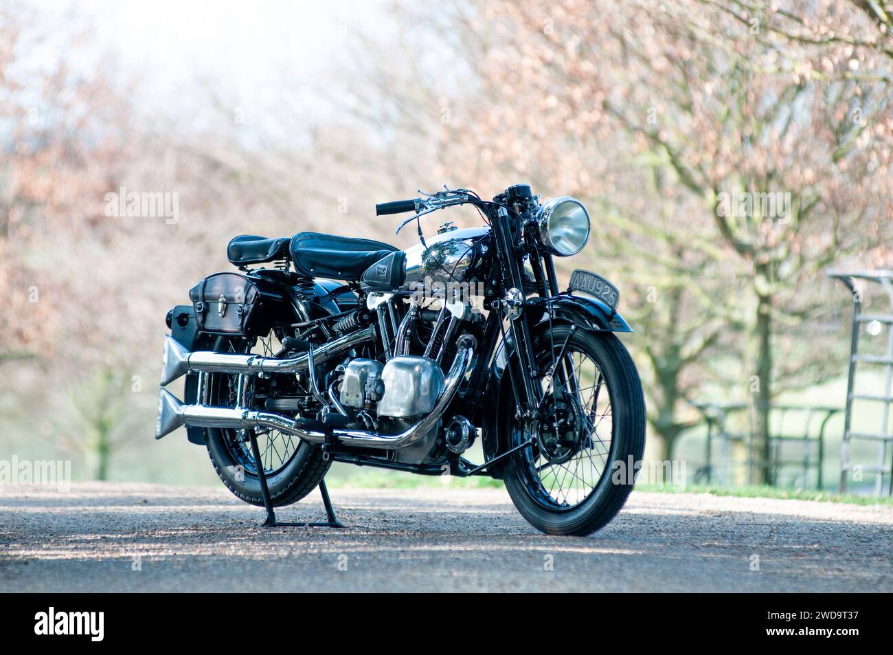 1934 Brough Superior SS100 classica motocicletta britannica. Immagine ravvicinata della parte anteriore 3/4 Foto Stock