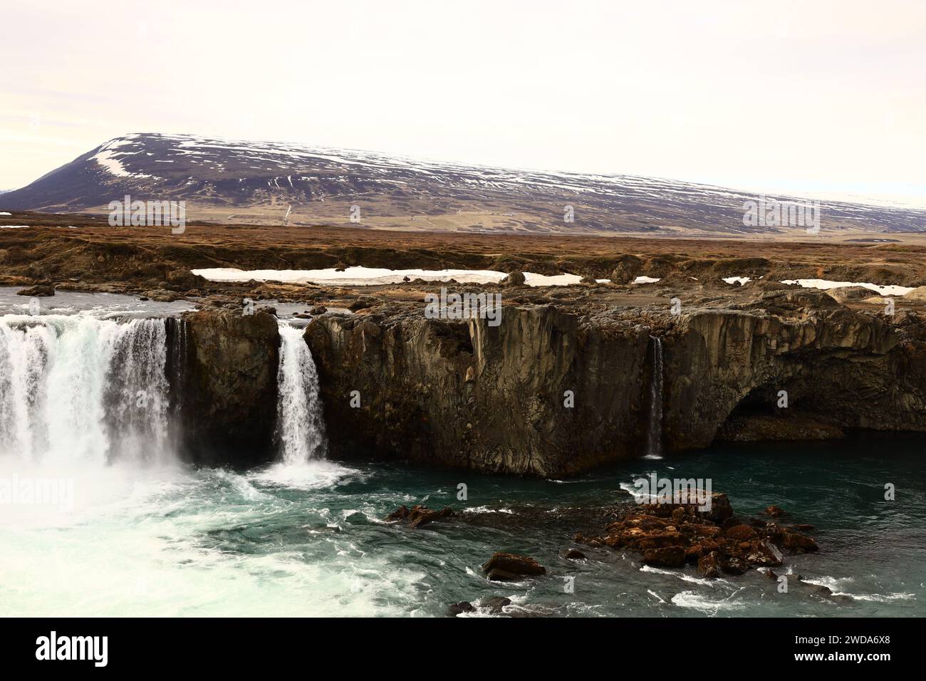 Goðafoss è una cascata nel nord dell'Islanda Foto Stock