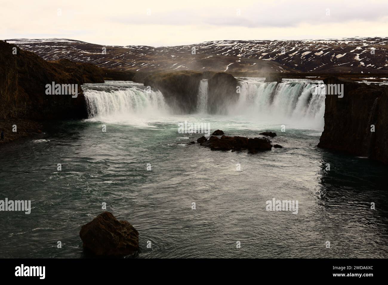 Goðafoss è una cascata nel nord dell'Islanda Foto Stock