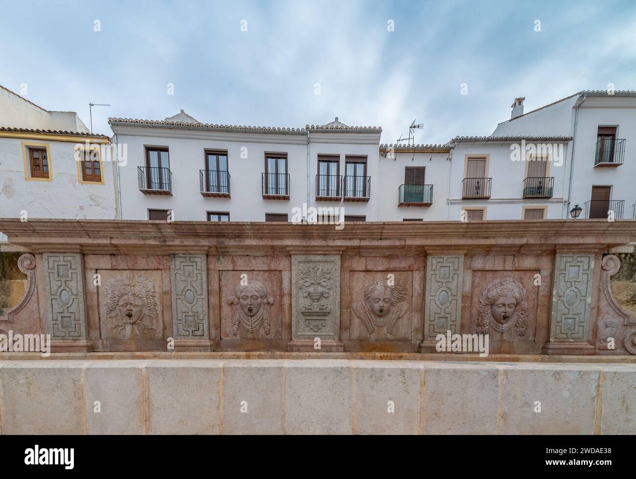 Antequera, Spagna; 09 dicembre 2023: Dettaglio della fontana dei quattro elementi in piazza coso Viejo nel centro di Antequera (Málaga, Spagna) Foto Stock