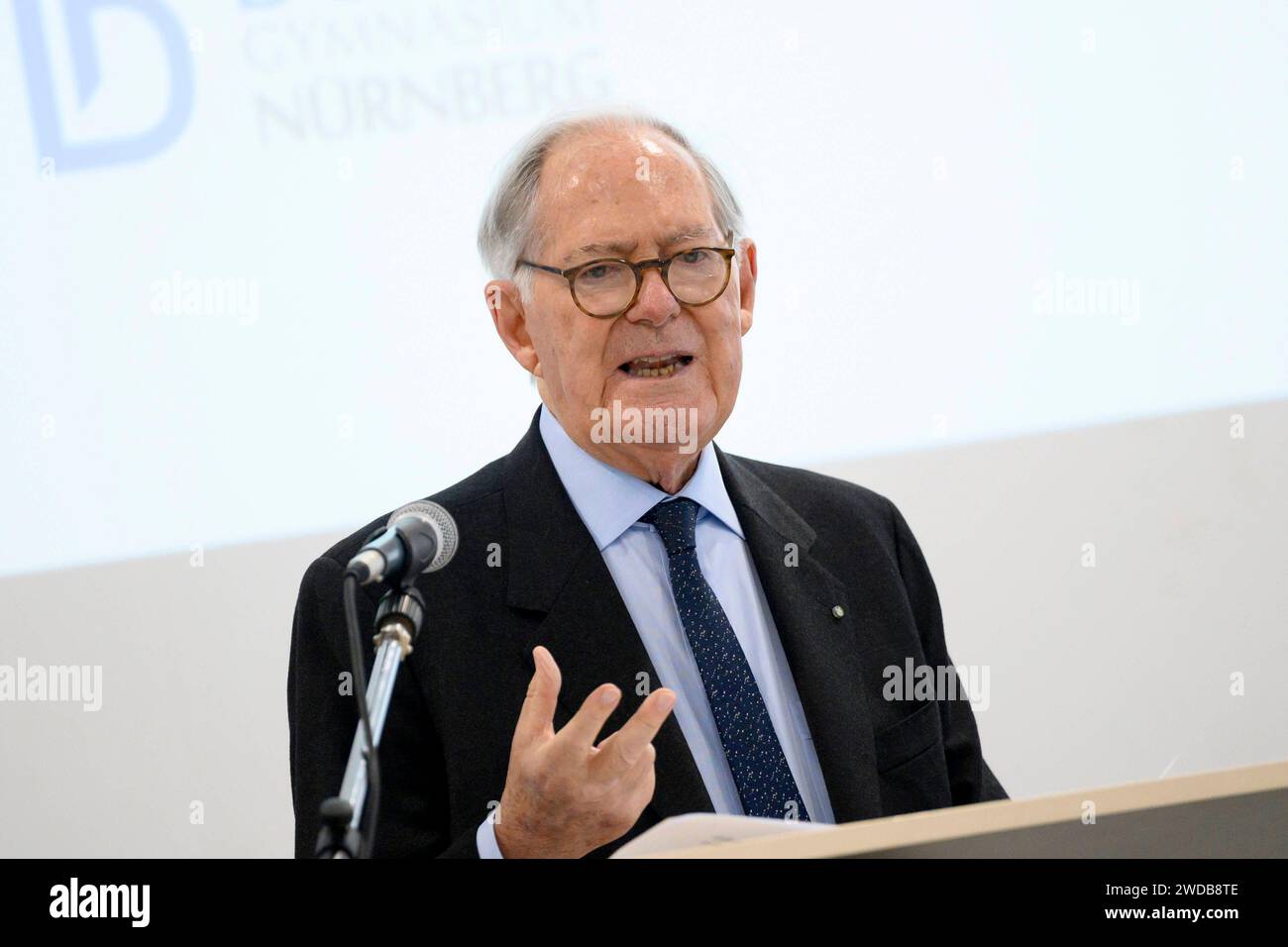 Unternehmer Roland Berger beim 10-jährigen Jubiläum der Profilklassen für begabte Mädchen und Jungen aus sozial benachteiligten Strukturen am Nürnberger Dürer-Gymnasium. Nürnberg, 18.01.2024 Bayern Deutschland *** imprenditore Roland Berger al decimo anniversario del profilo classi per ragazze e ragazzi dotati di background socialmente svantaggiati a Norimberga Dürer Gymnasium di Norimberga, 18 01 2024 Baviera Germania Copyright: XDwixAnoraganingrumx Foto Stock