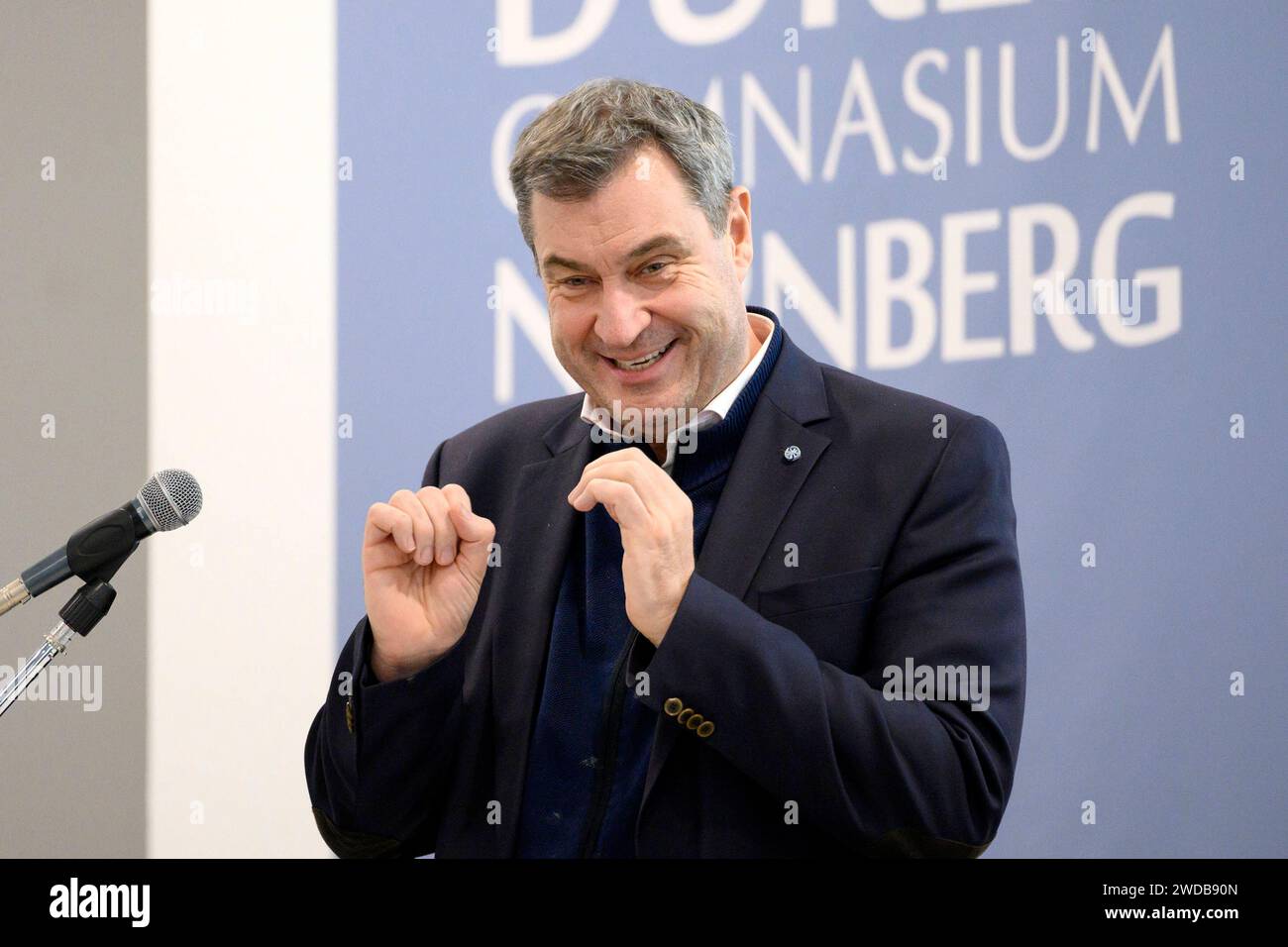 Bayerns Ministerpräsident Markus Söder CSU beim 10-jährigen Jubiläum der Profilklassen für begabte Mädchen und Jungen aus sozial benachteiligten Strukturen am Nürnberger Dürer-Gymnasium. Nürnberg, 18.01.2024 Bayern Deutschland *** Bavarias Ministro Presidente Markus Söder CSU al decimo anniversario delle classi di profilo per ragazze e ragazzi dotati di background socialmente svantaggiati a Norimberga Dürer Gymnasium Norimberga, 18 01 2024 Baviera Germania Copyright: XDwixAnoraganingrumx Foto Stock