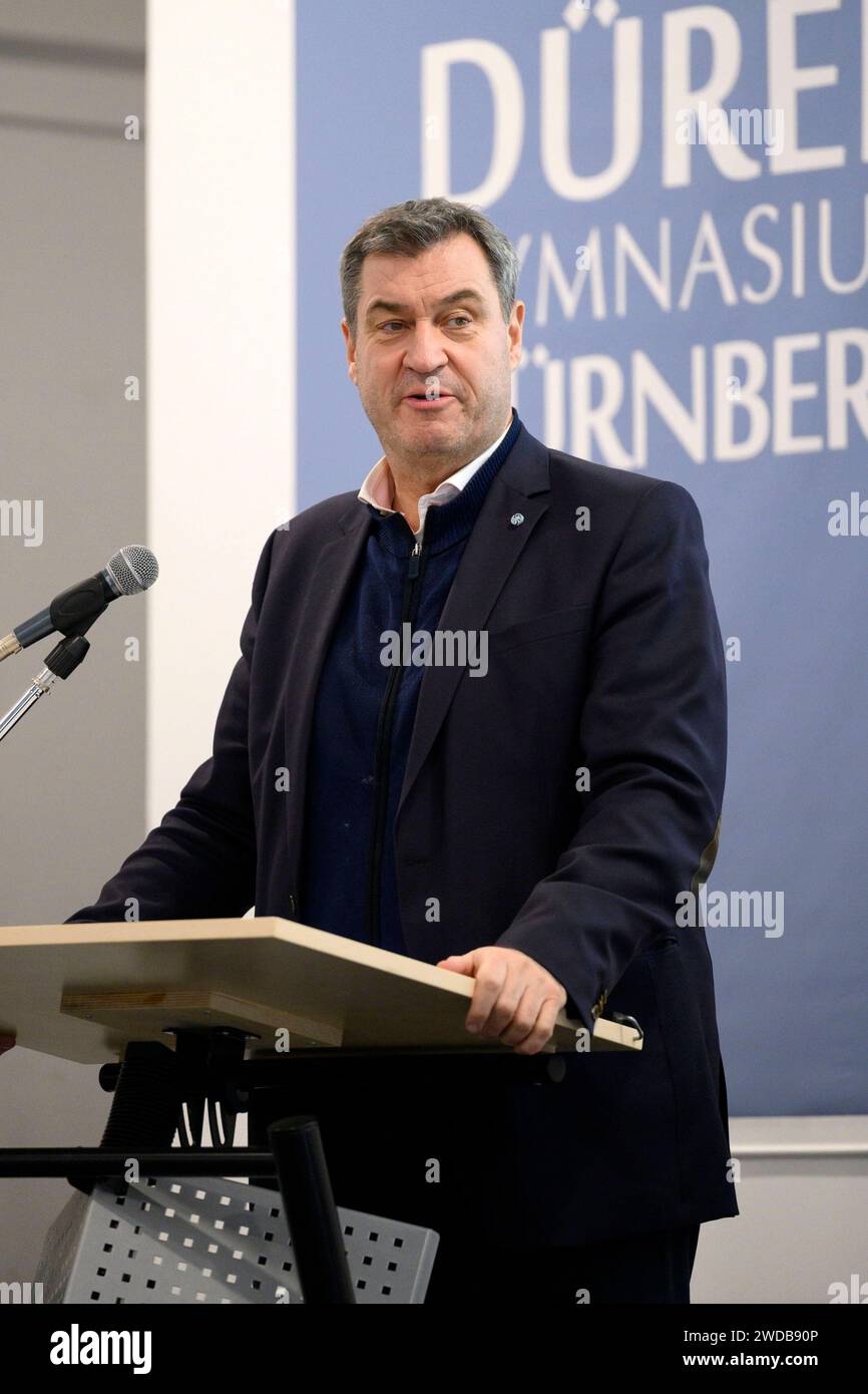 Bayerns Ministerpräsident Markus Söder CSU beim 10-jährigen Jubiläum der Profilklassen für begabte Mädchen und Jungen aus sozial benachteiligten Strukturen am Nürnberger Dürer-Gymnasium. Nürnberg, 18.01.2024 Bayern Deutschland *** Bavarias Ministro Presidente Markus Söder CSU al decimo anniversario delle classi di profilo per ragazze e ragazzi dotati di background socialmente svantaggiati a Norimberga Dürer Gymnasium Norimberga, 18 01 2024 Baviera Germania Copyright: XDwixAnoraganingrumx Foto Stock