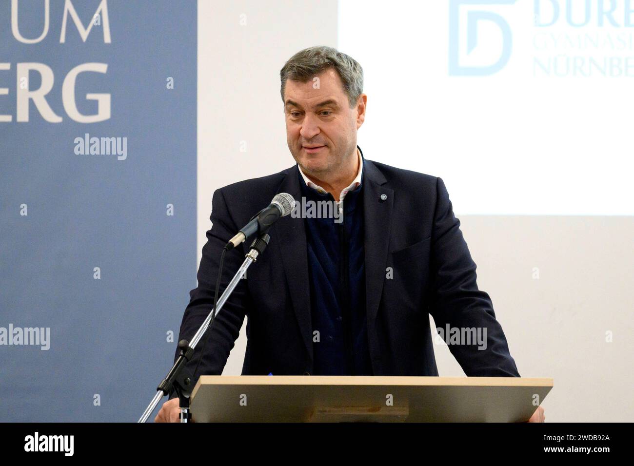 Bayerns Ministerpräsident Markus Söder CSU beim 10-jährigen Jubiläum der Profilklassen für begabte Mädchen und Jungen aus sozial benachteiligten Strukturen am Nürnberger Dürer-Gymnasium. Nürnberg, 18.01.2024 Bayern Deutschland *** Bavarias Ministro Presidente Markus Söder CSU al decimo anniversario delle classi di profilo per ragazze e ragazzi dotati di background socialmente svantaggiati a Norimberga Dürer Gymnasium Norimberga, 18 01 2024 Baviera Germania Copyright: XDwixAnoraganingrumx Foto Stock