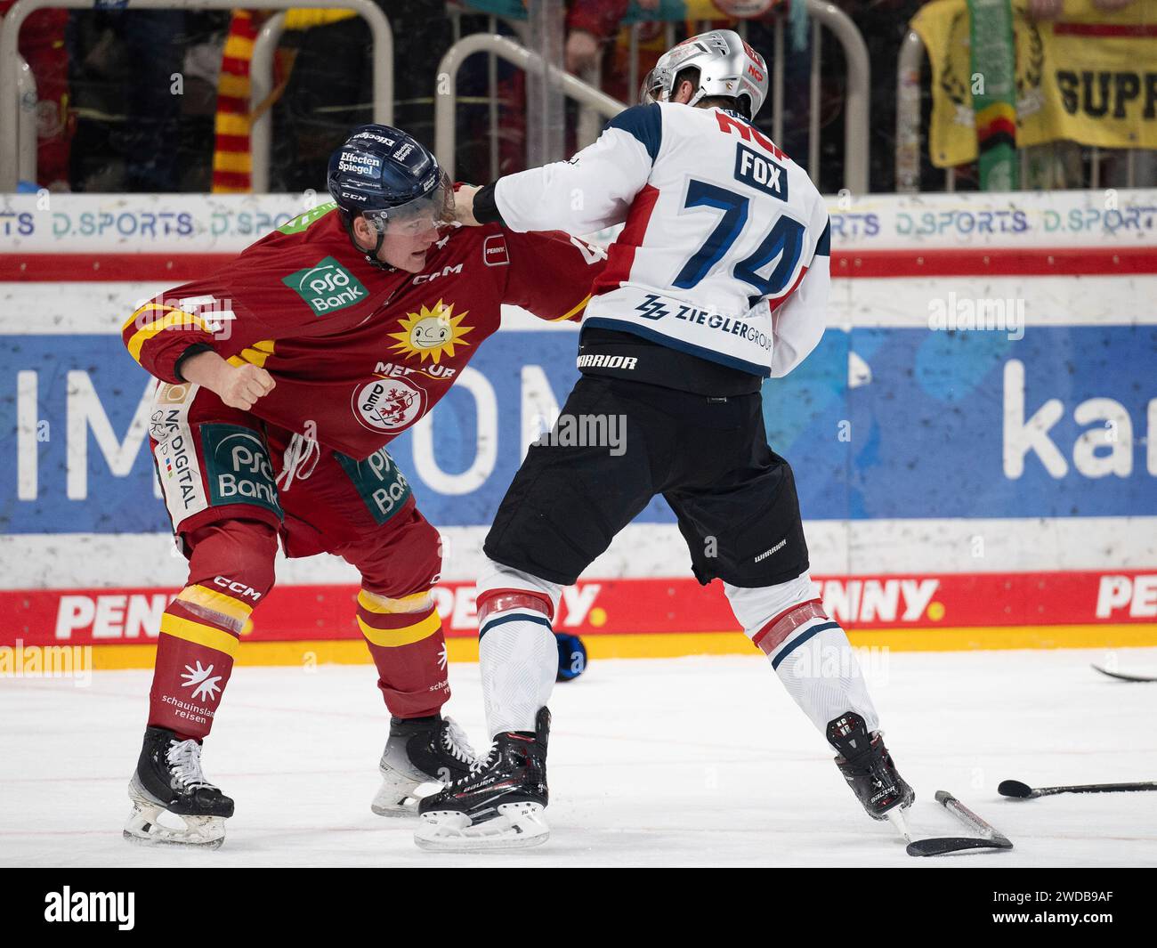 # Duesseldorfer EG vs. Nuernberg Ice Tigers, Eishockey, Penny DEL, 39. Spieltag, Saison 2023/2024, 19.01.2024 foto: Eibner-Pressefoto/Thomas Haesler Foto Stock