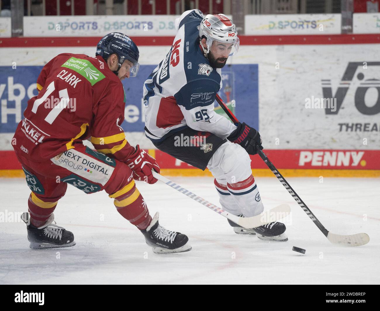 # Duesseldorfer EG vs. Nuernberg Ice Tigers, Eishockey, Penny DEL, 39. Spieltag, Saison 2023/2024, 19.01.2024 foto: Eibner-Pressefoto/Thomas Haesler Foto Stock