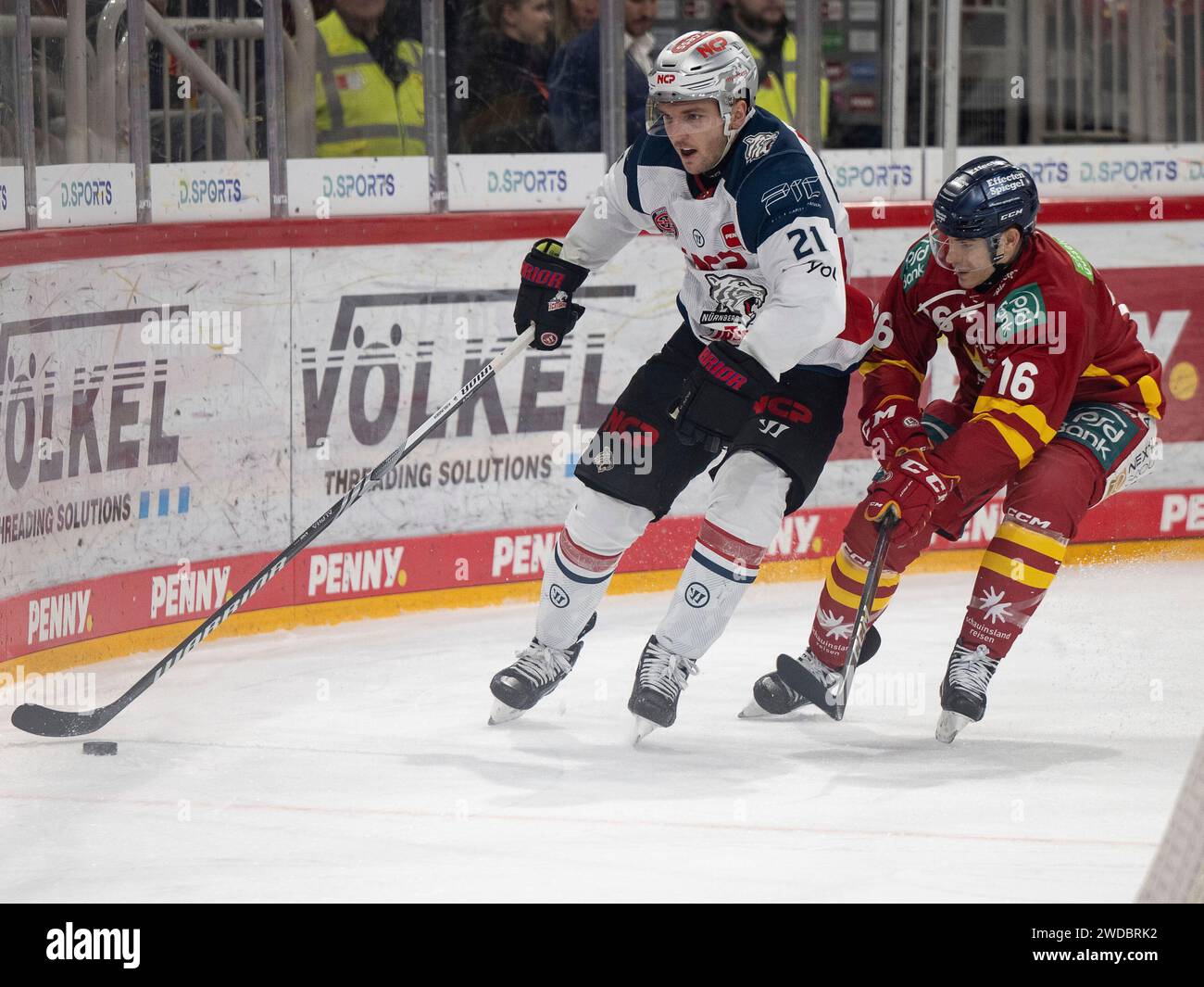 # Duesseldorfer EG vs. Nuernberg Ice Tigers, Eishockey, Penny DEL, 39. Spieltag, Saison 2023/2024, 19.01.2024 foto: Eibner-Pressefoto/Thomas Haesler Foto Stock