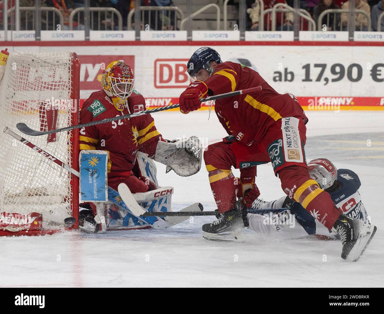 # Duesseldorfer EG vs. Nuernberg Ice Tigers, Eishockey, Penny DEL, 39. Spieltag, Saison 2023/2024, 19.01.2024 foto: Eibner-Pressefoto/Thomas Haesler Foto Stock