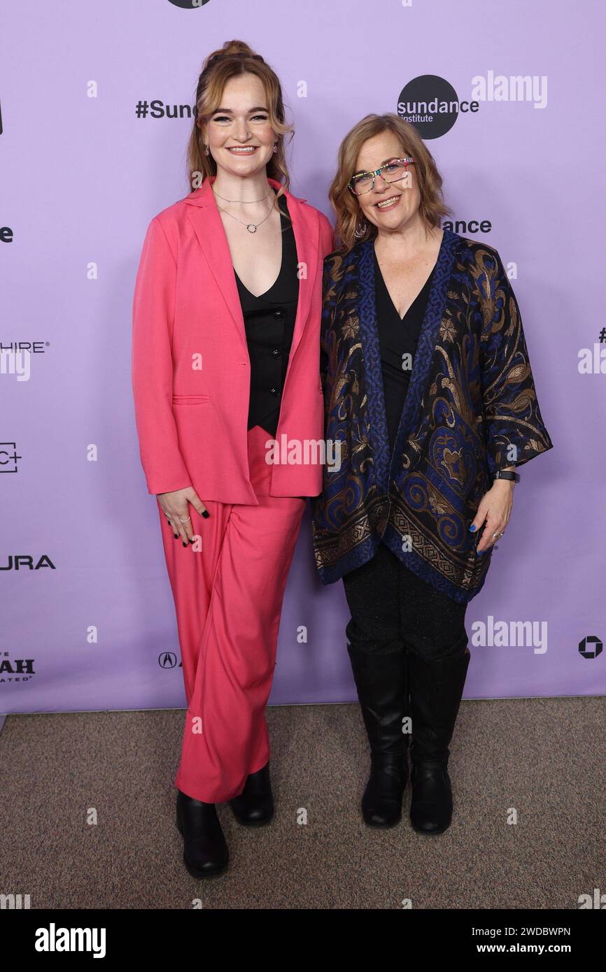 Utah. 18 gennaio 2024. Maddie Rowan, Mother at Arrivals for GIRLS STATE Premiere al Sundance Film Festival 2024, Eccles Theater, Park City, Utah, 18 gennaio, 2024. Credit: JA/Everett Collection/Alamy Live News Foto Stock