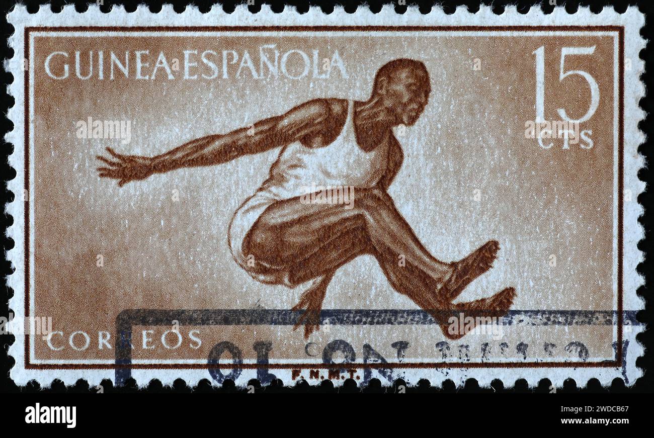 Saltatore lungo su francobollo vintage della Guinea spagnola Foto Stock