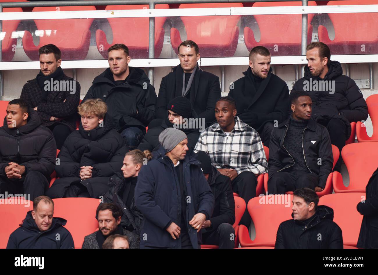 Sven ULREICH, FCB 26 portiere, Daniel Peretz, FCB 24 portiere Manuel NEUER, portiere FCB 1 Eric Dier, FCB 15 Harry Kane, FCB 9 Frans Krätzig, FCB 41 Mathys Tel, FCB 39 Bouna SARR, FCB 20 visita il memoriale della leggenda del calcio defunta Franz Beckenbauer (morto il 7 gennaio 2024) il 19 gennaio 2024 a Monaco, Germania. Stagione 2023/2024, 1.Bundesliga, FCB, Monaco, FC Bayern München, Matchday x, x.Spieltag © Peter Schatz / Alamy Live News Foto Stock