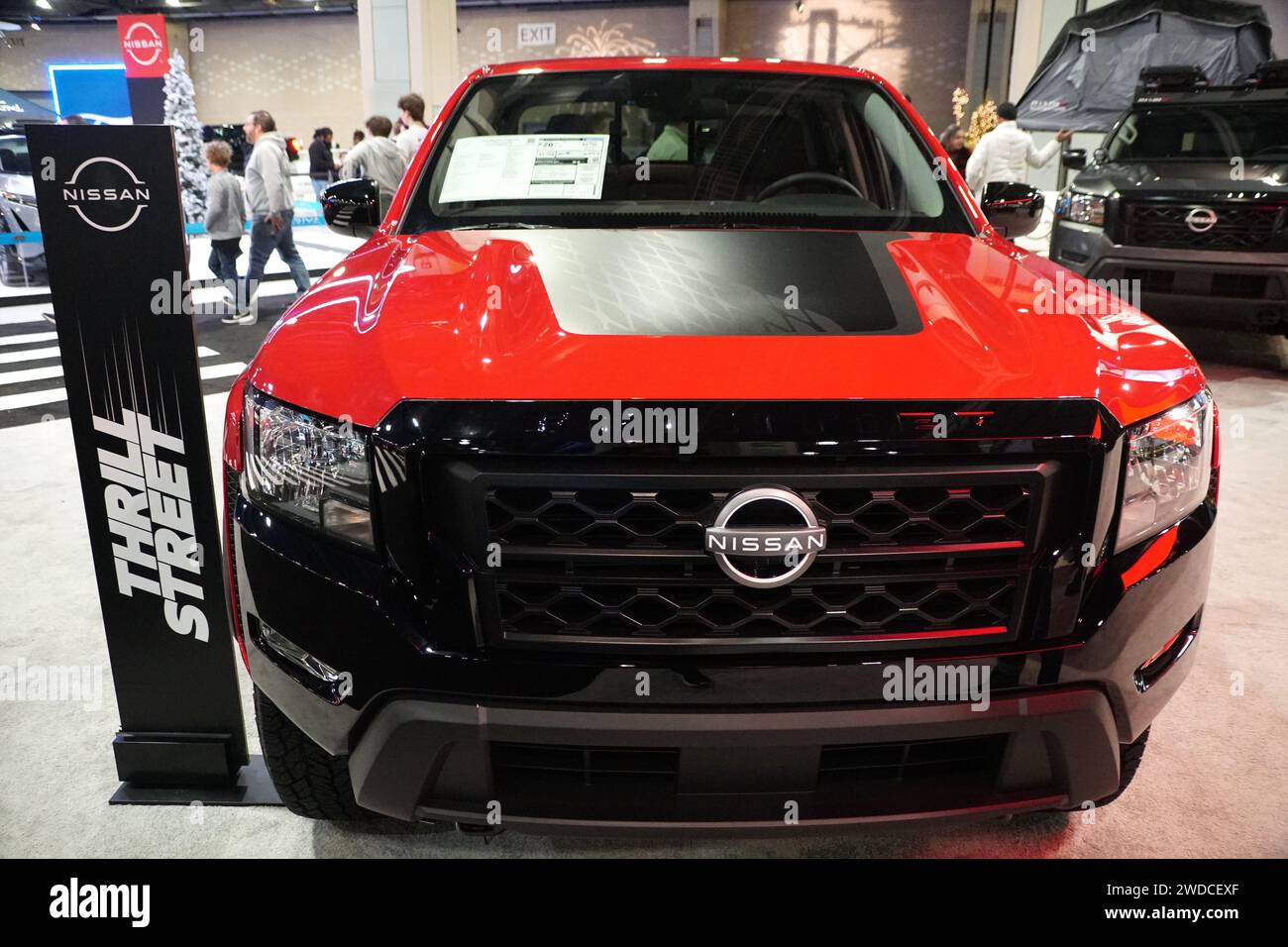 Philadelphia, Pennsylvania, Stati Uniti - 14 gennaio 2024 - il colore rosso del pick-up Nissan Frontier del 2024 Foto Stock