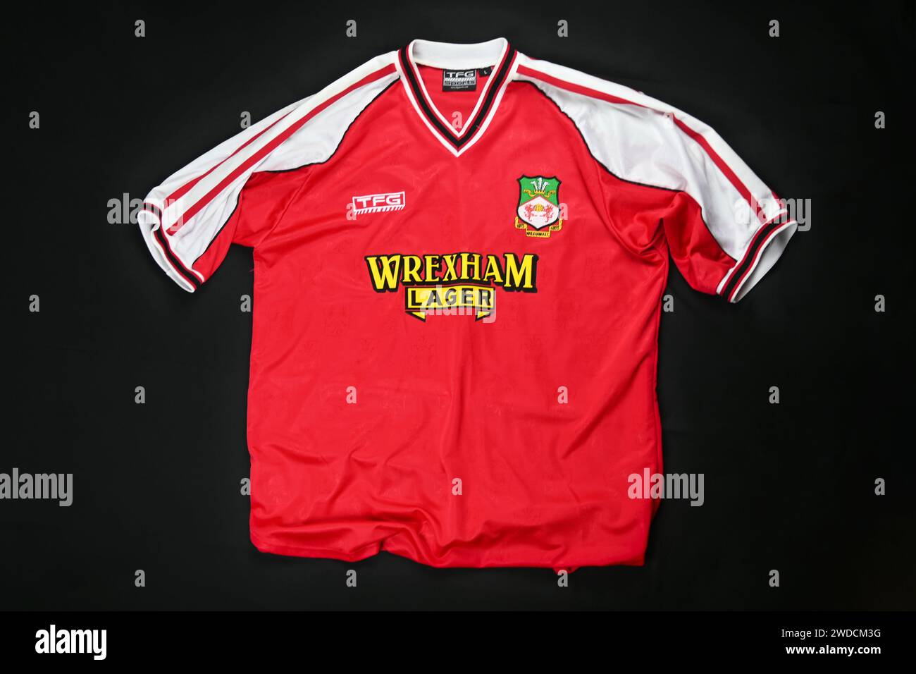 Maglia maglia home kit Wrexham AFC 2001-02 – Galles, Regno Unito – 9 gennaio 2024 Foto Stock