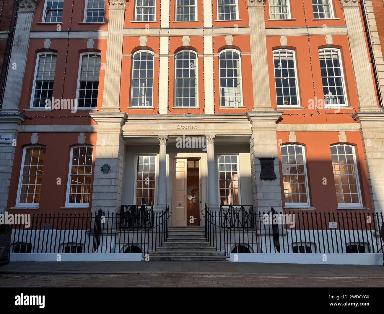 Londra, Regno Unito. 11 gennaio 2024. 43 King Street a Covent Garden. Un "Grand Hotel" è stato aperto a Londra 250 anni fa. L'edificio in King Street a Covent Garden e' considerato il primo hotel di lusso sotto questo nome. (Al dpa: 'Viaggiare per piacere: Il primo grande hotel aperto 250 anni fa') credito: Julia Kilian/dpa/Alamy Live News Foto Stock