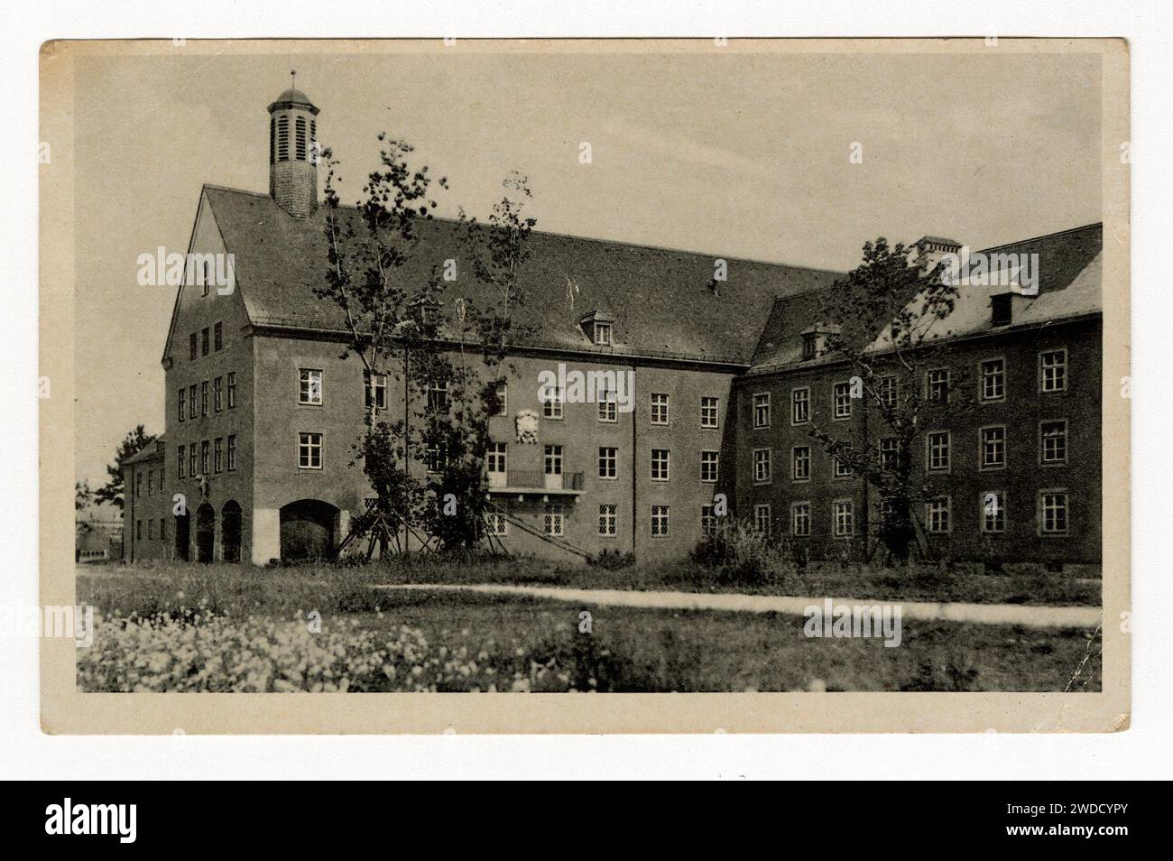 Vista da cartolina in bianco e nero dell'Altersheim (casa di riposo) Munchen-Schwabing, timbrata nel 1948, quando era un ospedale. Foto Stock