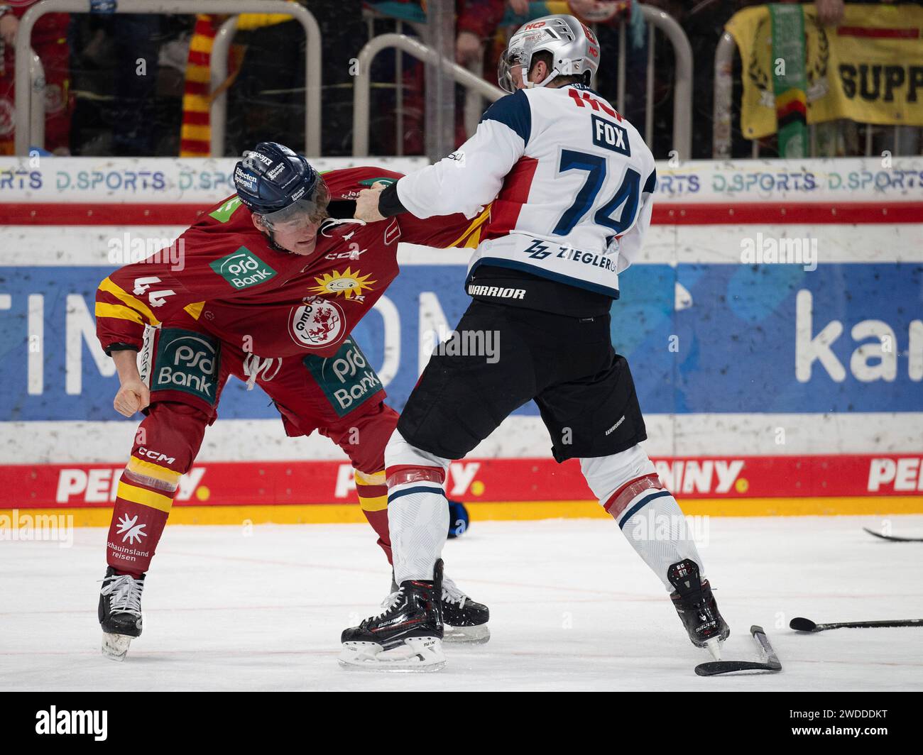 # Duesseldorfer EG vs. Nuernberg Ice Tigers, Eishockey, Penny DEL, 39. Spieltag, Saison 2023/2024, 19.01.2024 foto: Eibner-Pressefoto/Thomas Haesler Foto Stock