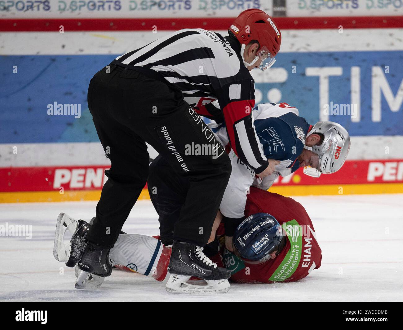 # Duesseldorfer EG vs. Nuernberg Ice Tigers, Eishockey, Penny DEL, 39. Spieltag, Saison 2023/2024, 19.01.2024 foto: Eibner-Pressefoto/Thomas Haesler Foto Stock