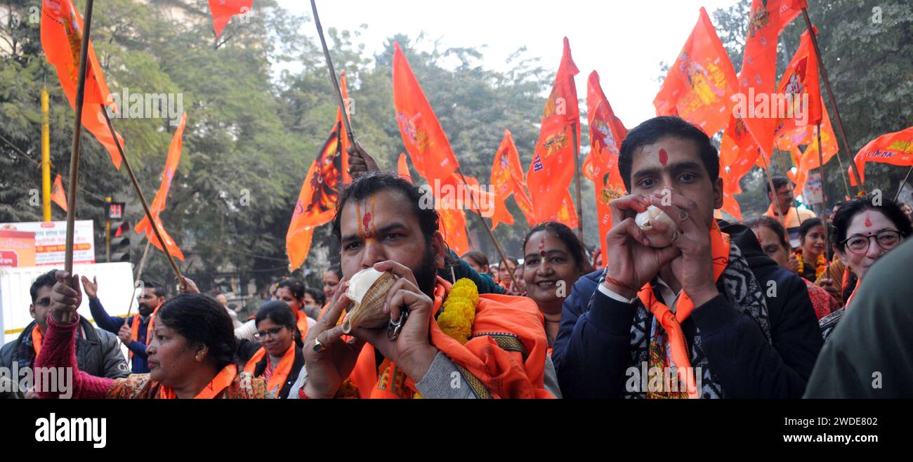 Delhi Est, Delhi, India. 20 gennaio 2024. Devoti nella processione God RAM per la celebrazione della riapertura del Tempio, devoti di Dio RAM in processione colorata sul, devoti di Lord RAM, quando il tempio di recente costruzione RAM Janmasatahali sarà riaperto dopo la nuova costruzione. RAM Birth Place ricostruito Tempio riaperto lunedì per i devoti ad Ayodhya in Uttar Pradesh, devoti in processione della felicità a i P EXTN, Delhi Est sabato, (Credit Image: © Ravi Batra/ZUMA Press Wire) SOLO USO EDITORIALE! Non per USO commerciale! Foto Stock