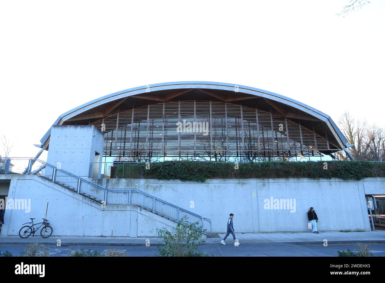 WWF UK Living Planet Centre, sede centrale e centro visitatori, Woking, Surrey, progettato da Hopkins Architects completato nel 2013 Foto Stock