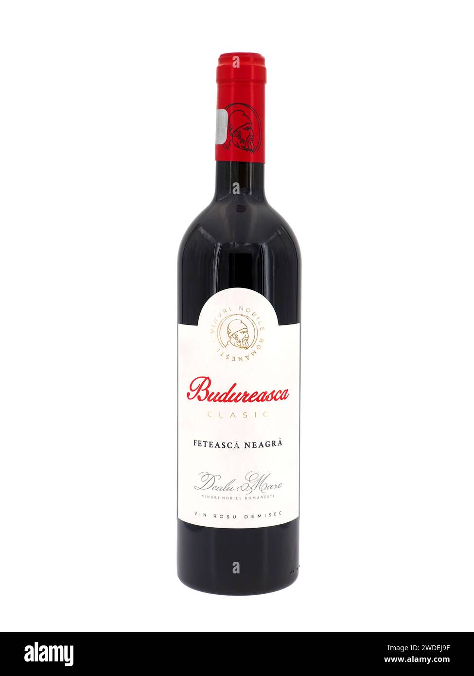 ROMA, ITALIA - 10 NOVEMBRE 2023. Bottiglia di vino rosso Feteasca Neagra Budureasca isolato su fondo bianco. Foto Stock