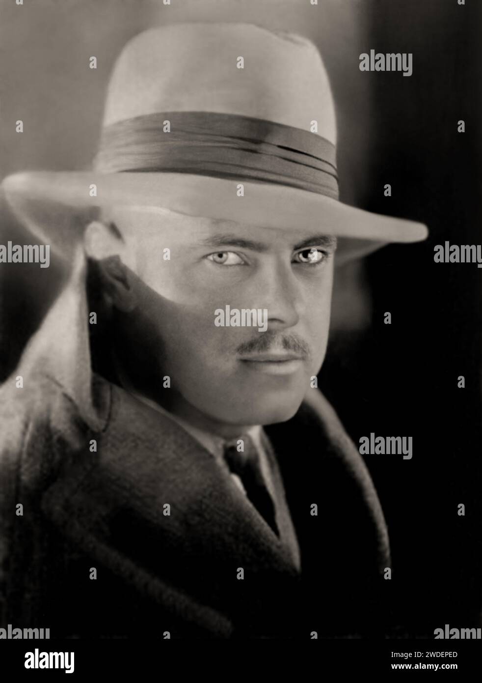 1925 CA, LOS ANGELES, California , USA : STANLEY CHARLES GIFFORD ( 1898 - 1965 ), il vero padre biologico di norma Jeane Baker Mortensen futura attrice americana MARILYN MONROE ( 1926 - 1962 ) . Alla fine, nei primi mesi del 2022, un confronto molecolare dal DNA di un capello di Marilyn Monroe e dal DNA di Stanley C. Gifford (fornito da sua nipote Francine Gifford Deir) confermò la paternità senza ombra di dubbio. L'iniziativa è stata realizzata dal regista francese Francesco Pomès nel 60° anniversario della morte di Marilyn con il documentario "Marilyn, Her Final Secret" ( p Foto Stock