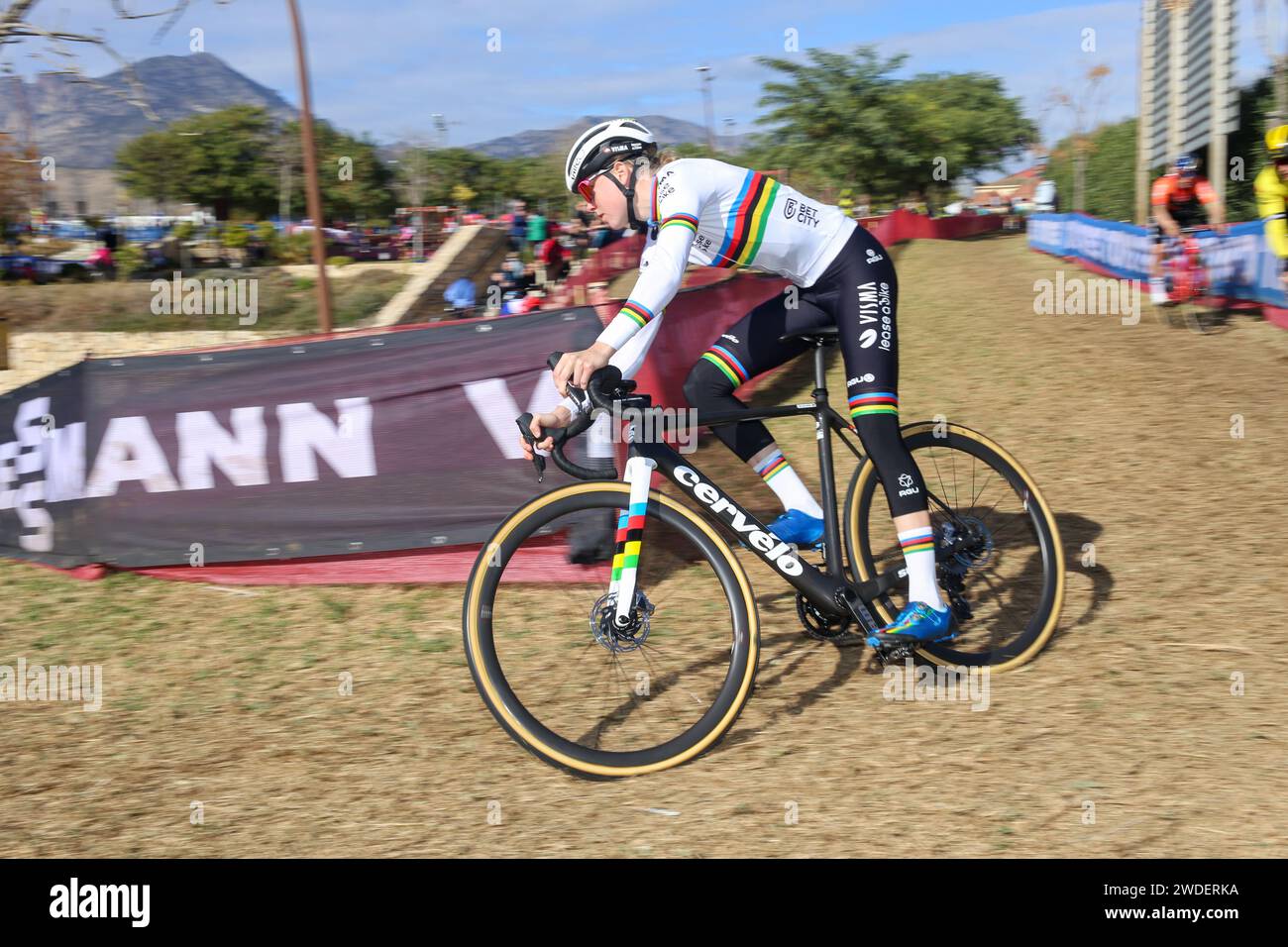 Benidorm, Spagna, 20 gennaio 2024: Il ciclista, Fem van Empel durante l'allenamento ufficiale della Coppa del mondo di ciclismo 2024 UCI - Benidorm, il 20 gennaio 2024, al Parque Foiotes, a Benidorm, Spagna. Credito: Alberto Brevers / Alamy Live News. Foto Stock