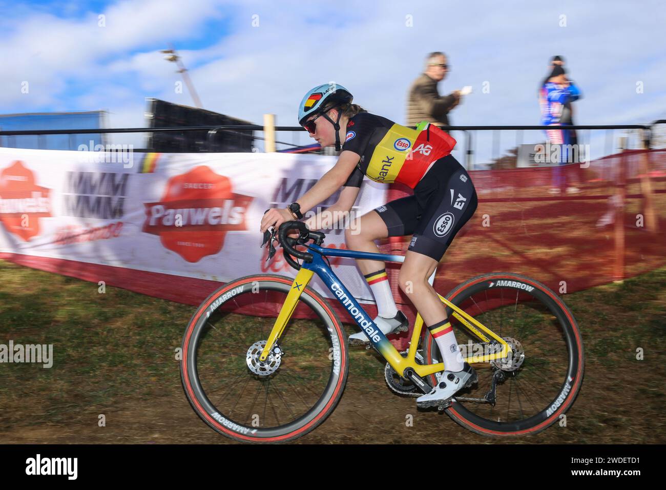 Benidorm, Spagna, 20 gennaio 2024: Il ciclista, Ilken Seynave durante la formazione ufficiale della Coppa del mondo di ciclismo-croce 2024 UCI - Benidorm, il 20 gennaio 2024, al Parque Foiotes, a Benidorm, Spagna. Credito: Alberto Brevers / Alamy Live News. Foto Stock