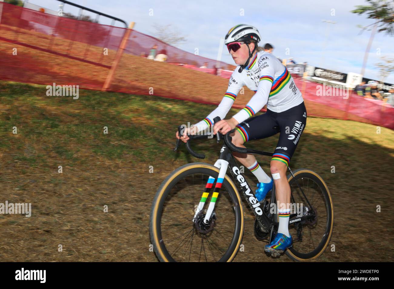 Benidorm, Spagna, 20 gennaio 2024: Il ciclista, Fem van Empel durante l'allenamento ufficiale della Coppa del mondo di ciclismo 2024 UCI - Benidorm, il 20 gennaio 2024, al Parque Foiotes, a Benidorm, Spagna. Credito: Alberto Brevers / Alamy Live News. Foto Stock