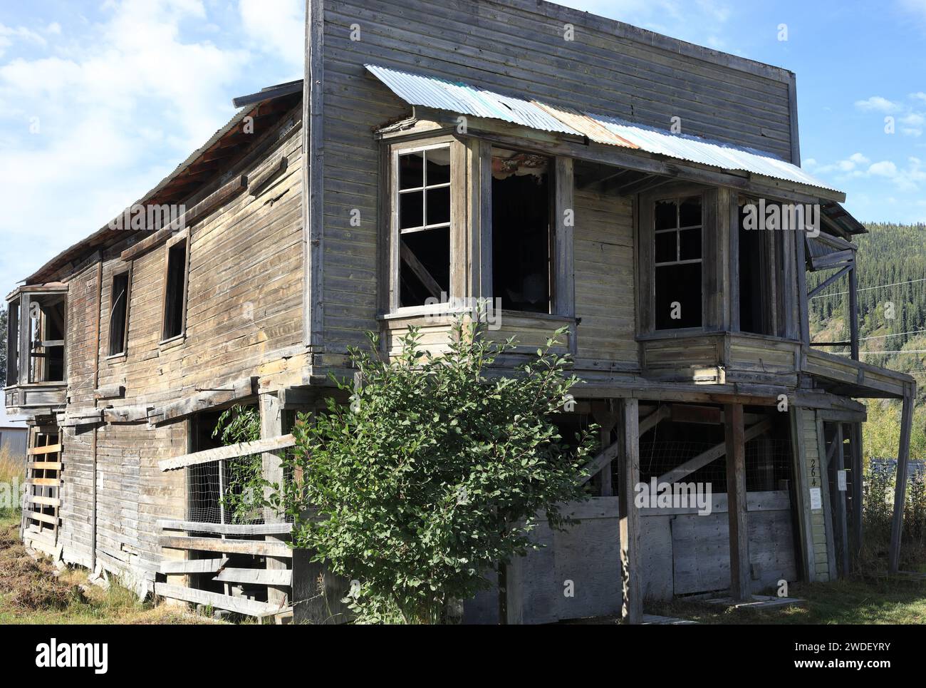 Abbandonato casa in legno Foto Stock