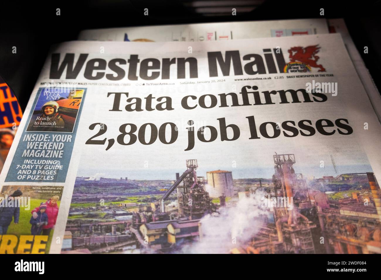Steelmaker "Tata conferma la perdita di 2.800 posti di lavoro" per i lavoratori siderurgici stabilimento di Port Talbot South Wales Western mail Newspaper headline front page 18 gennaio 2024 Foto Stock