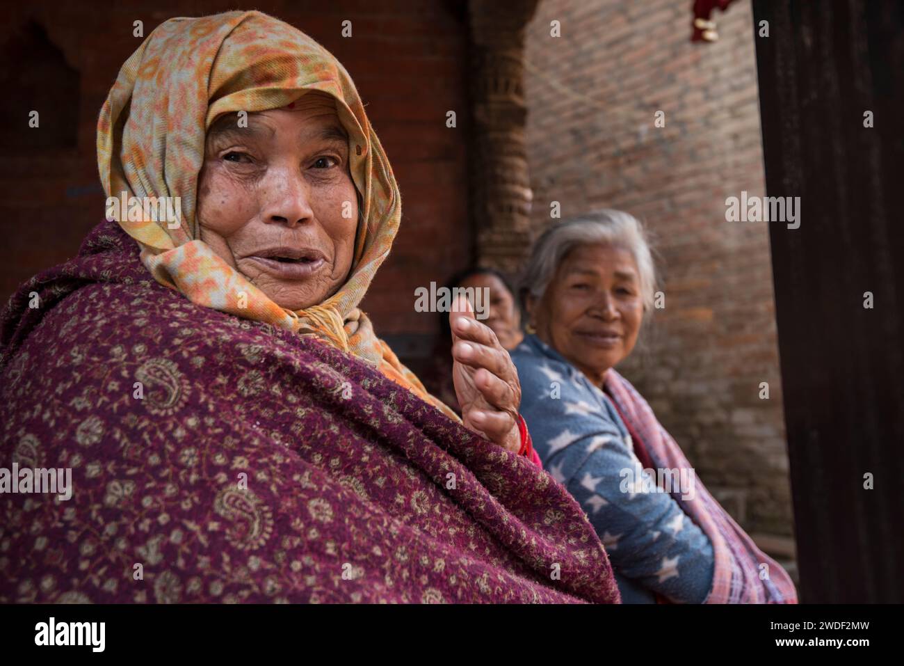 Kathmandu, Nepal - aprile 20,2023 : Ritratto di nepalese più vecchio in Piazza Patan Durbar. Foto Stock