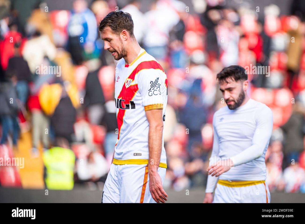 Madrid, Madrid, Spagna. 20 gennaio 2024. Florian Lejeune di Rayo Vallecano ha visto abbandonare il campo alla fine della partita di calcio la Liga EA Sports 2023/24 tra Rayo Vallecano vs Las Palmas all'Estadio Vallecas di Madrid, in Spagna. (Immagine di credito: © Alberto Gardin/ZUMA Press Wire) SOLO USO EDITORIALE! Non per USO commerciale! Foto Stock